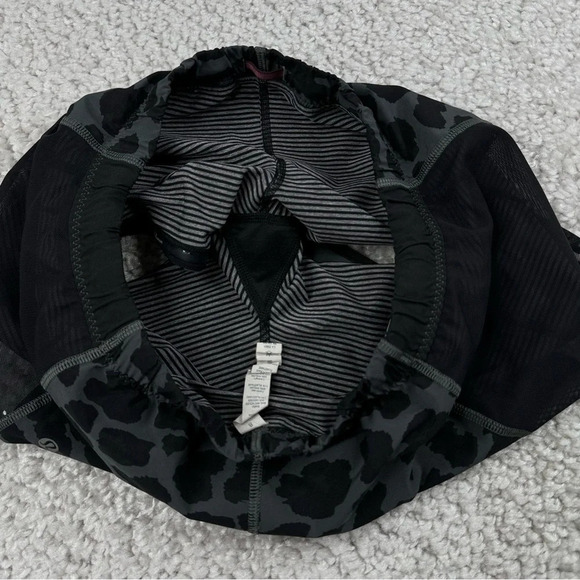 Lululemon Meshed up Short. Cheetah Leopard Print. Lined. Running Workout. 8 - Picture 8 of 14